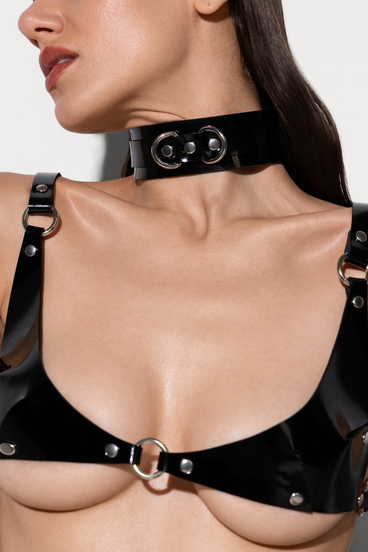 Bonny Lacquer Leather Collar in Black